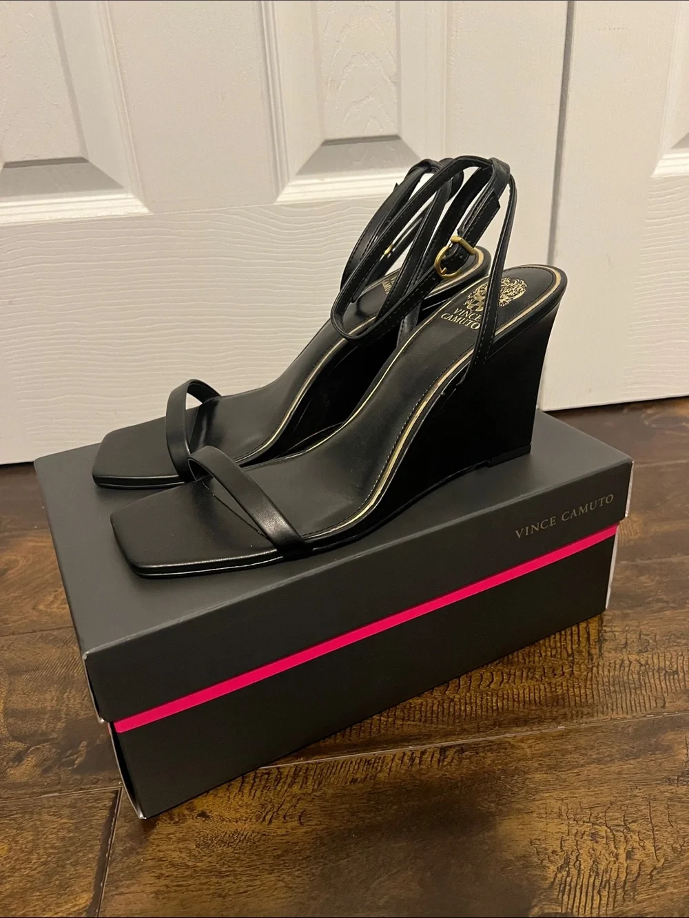 NIB Vince Camuto Black Strappy Square-Toe Ambee Wedge Sandals Size 10M
